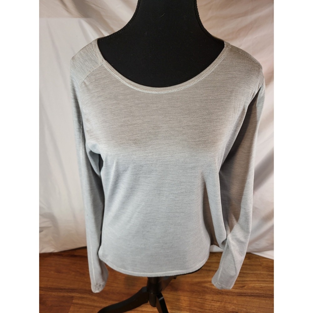 Stio Women's Crester Base Layer T‎ Shirt Top Light Gray Long Sleeve Crew Sz M